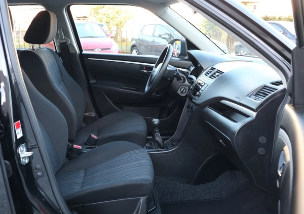 Suzuki Swift cena 35500 przebieg: 67000, rok produkcji 2015 z Piastów małe 137